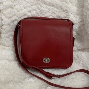 Rare Coach Vintage Legacy collection Companion style#9076 in beautiful red